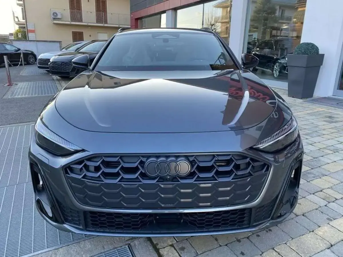 Nuova Audi A5 Ambiente 204 CV (150 kW) 2025 Grigio Station wagon