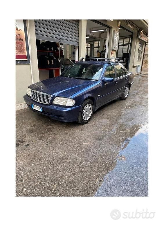 Usata Mercedes C180 Classic 122 CV (89 kW) 1999 Blu Berlina