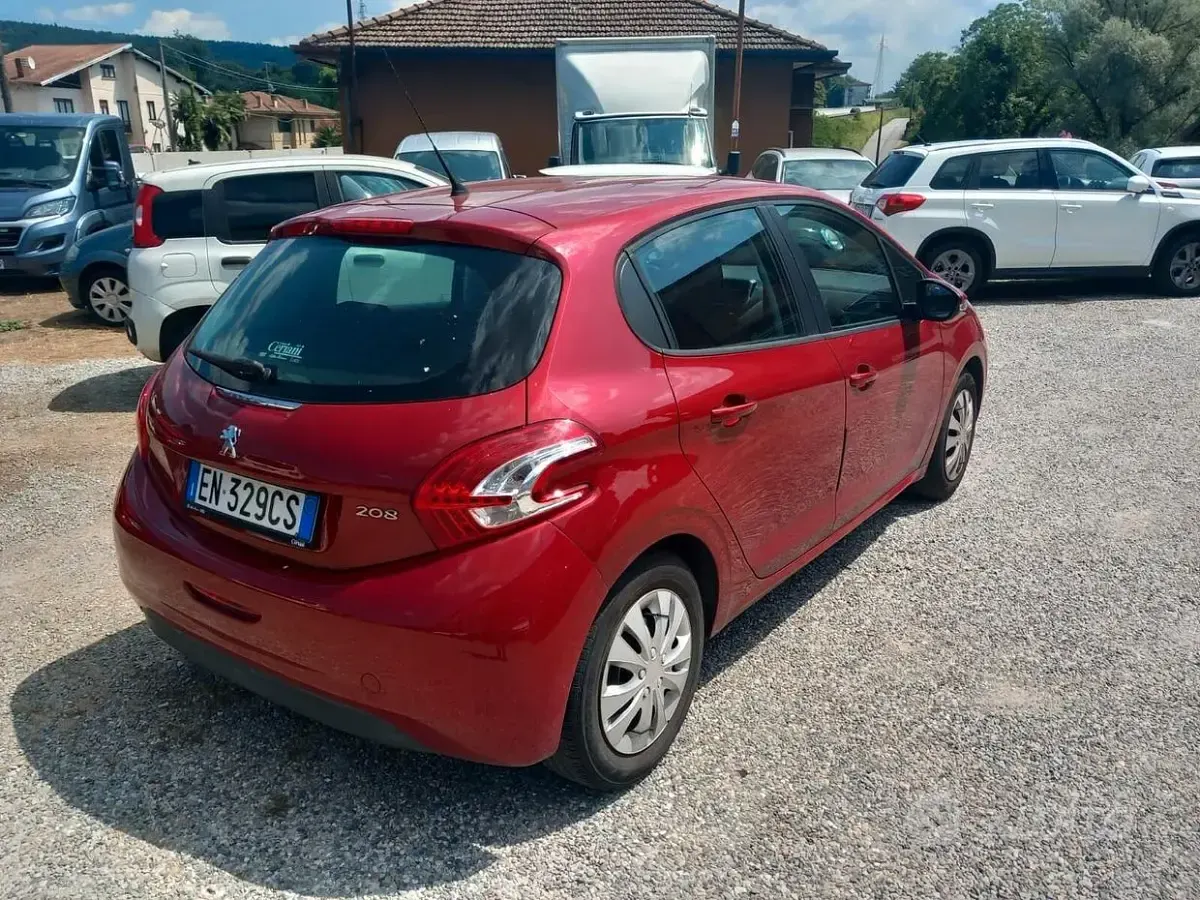 Usata Peugeot 208 Active 95 CV (69 kW) 2012 Rosso Utilitaria