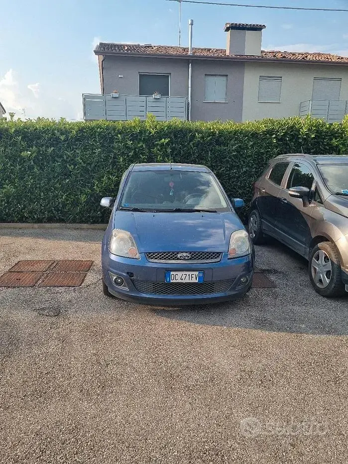 Usata Ford Fiesta 68 CV (50 kW) 2006 Bluazzurro Utilitaria