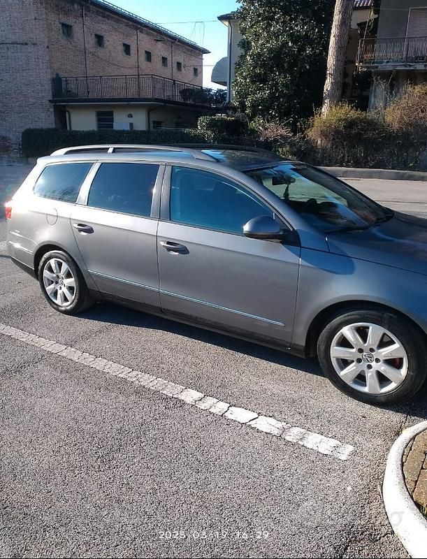 Grigio Usata 2006 VW Passat Station wagon | 2000 € (Buon prezzo) - Immagine 1/4