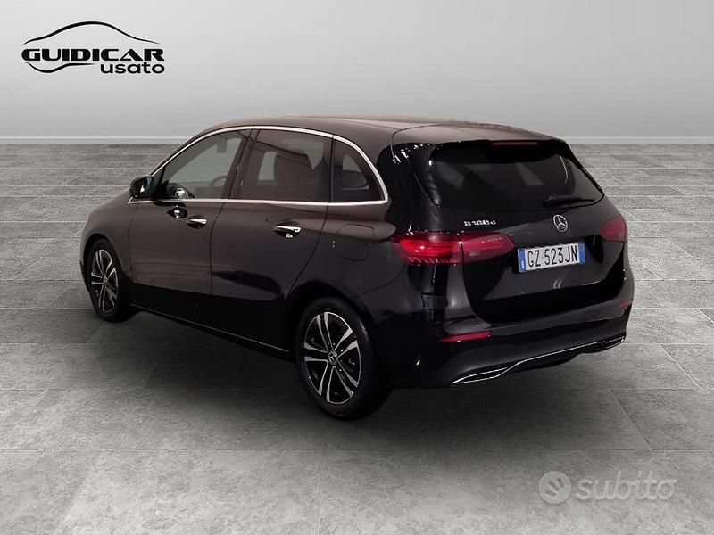 Nuova Mercedes 180 2025 Nero Berlina