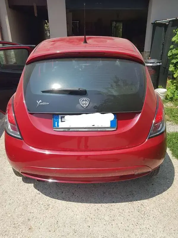 Usata Lancia Ypsilon Gold 69 CV (50 kW) 2018 Rosso Utilitaria