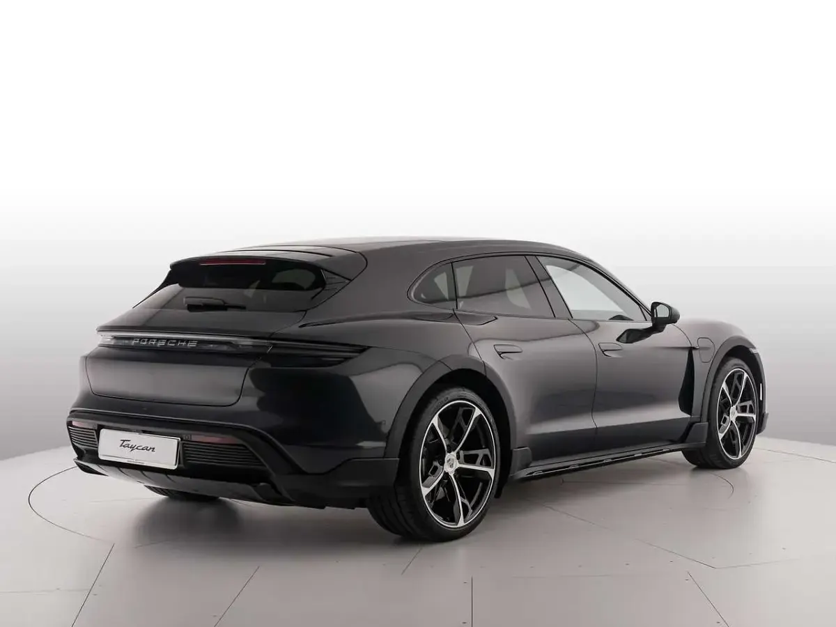 Usata Porsche Taycan Cross Turismo 350 kW (476 CV) 2024 Grigio vulcano metallizzato Berlina