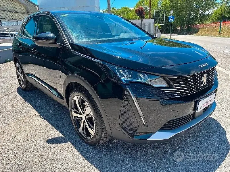 Usata Peugeot 3008 Allure 131 CV (96 kW) 2022 Nero SUV