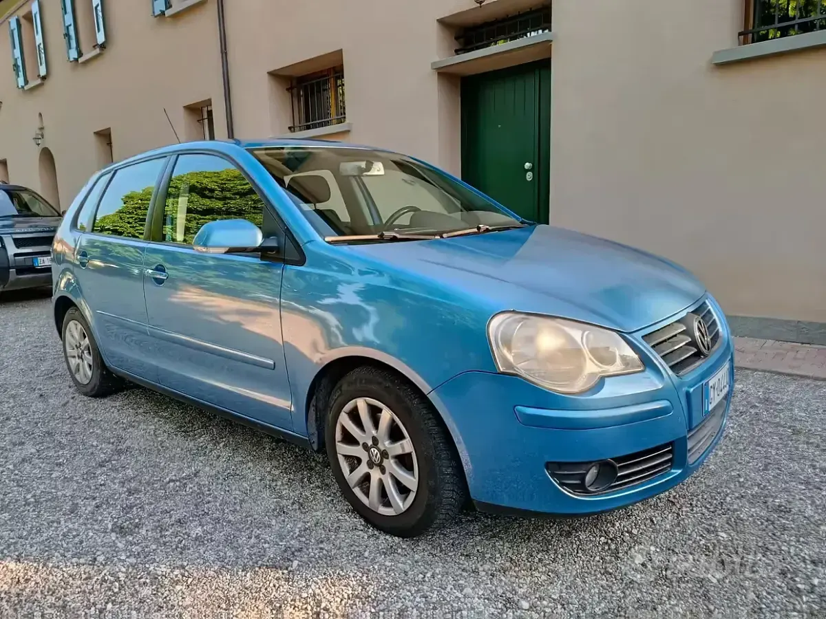 Usata VW Polo Sportline 69 CV (50 kW) 2007 Blu Utilitaria