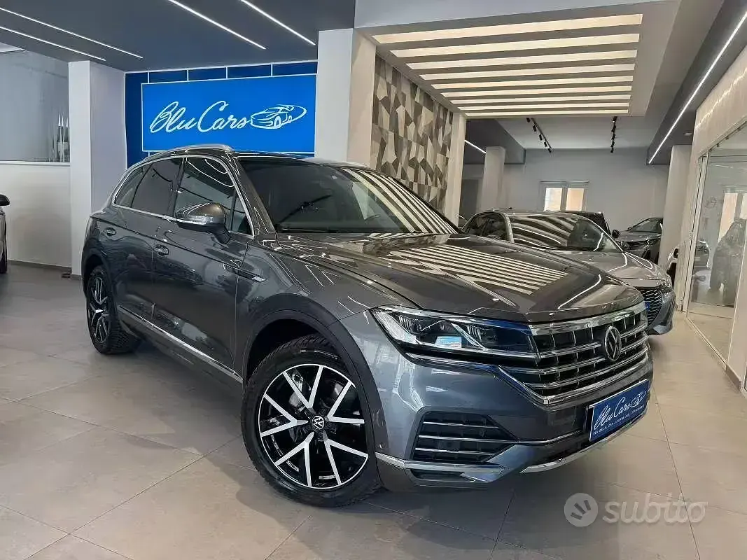 Usata VW Touareg Elegance 231 CV (169 kW) 2022 Grigio SUV