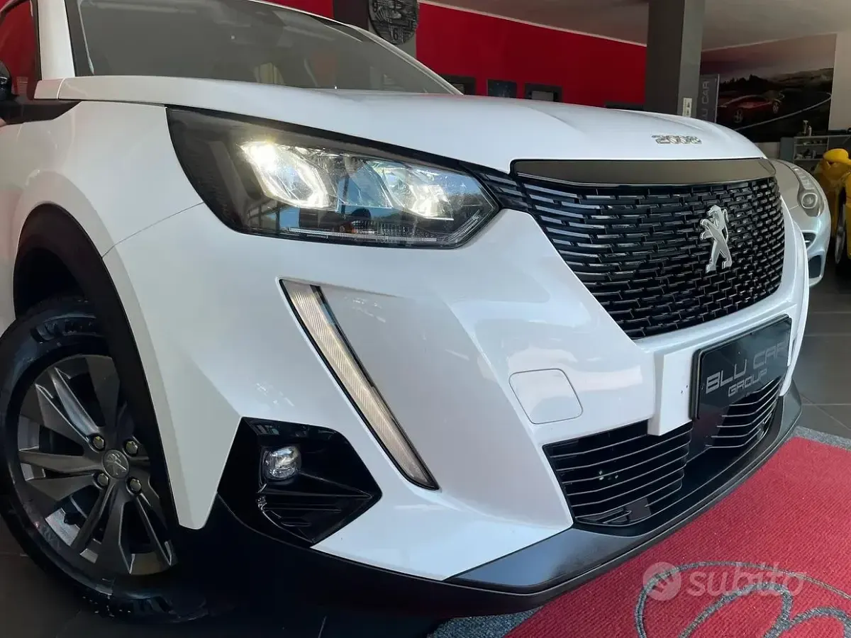 Usata Peugeot 2008 Active 102 CV (75 kW) 2022 Bianco SUV
