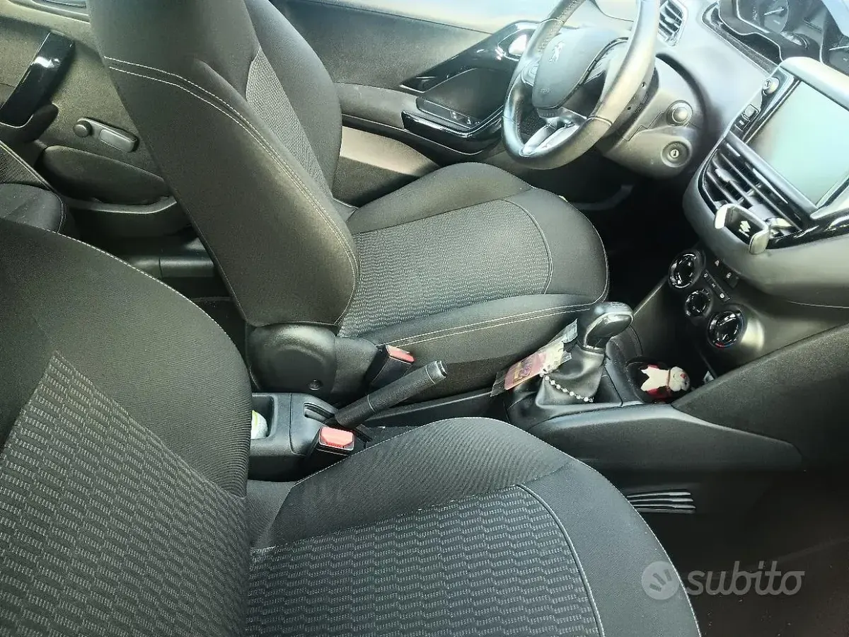 Usata Peugeot 208 75 CV (55 kW) 2018 Utilitaria