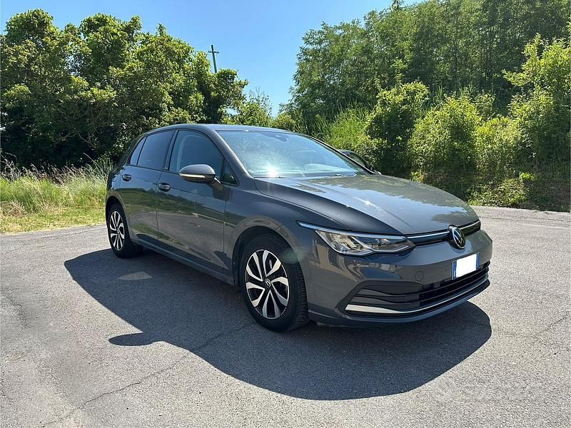 Usata VW Golf VIII Active 116 CV (85 kW) 2021 Grigio Berlina