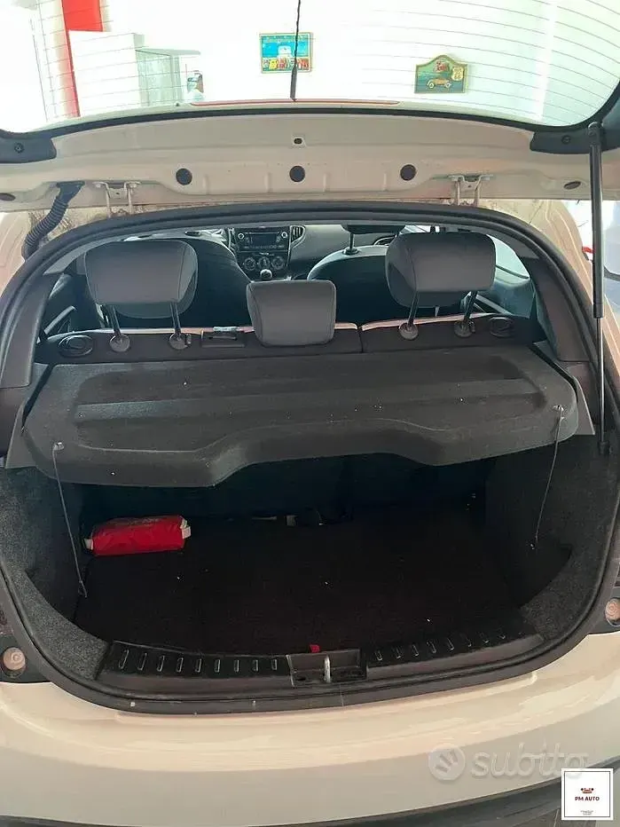 Usata Lancia Ypsilon 68 CV (50 kW) 2015 Bianco Utilitaria