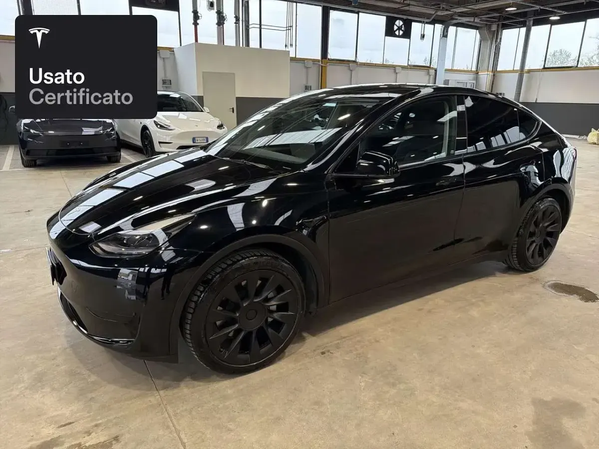Usata Tesla Model Y RWD 203 kW (277 CV) 2023 Solid black SUV