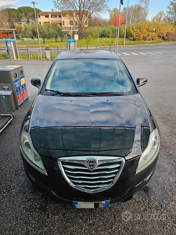 Usata Lancia Delta 120 CV (88 kW) 2013 Nero Utilitaria