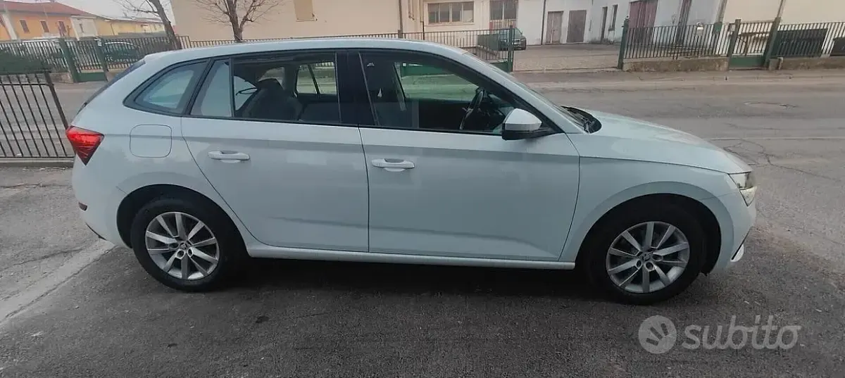 Usata Skoda Scala Ambition 116 CV (85 kW) 2020 Bianco Utilitaria