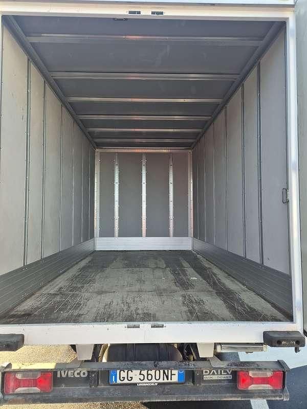 Usata Iveco Daily 136 CV (100 kW) 2022 Grigio Furgone