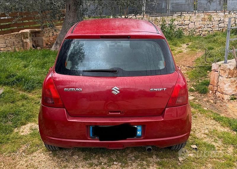 Usata Suzuki Swift GLX 102 CV (75 kW) 2006 Rosso Utilitaria