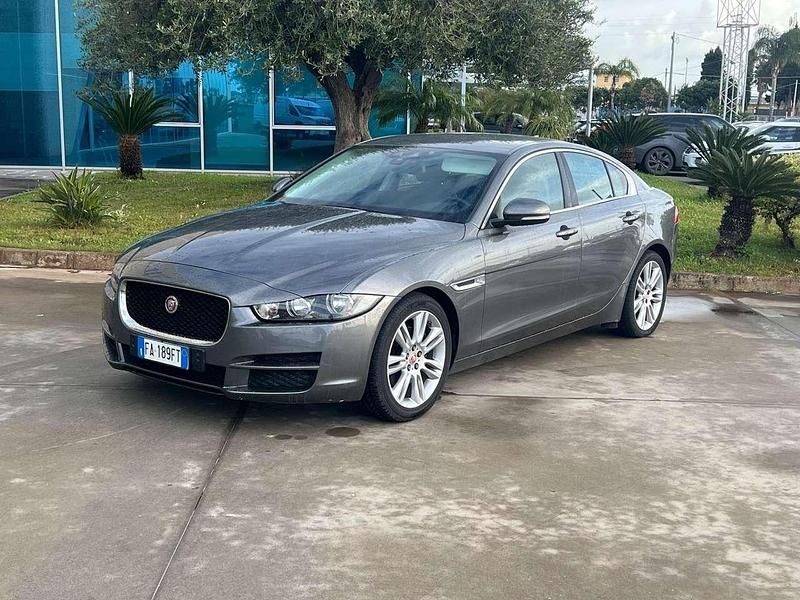 Grigio Usata 2015 Jaguar XE Business Edition Berlina | 13.900 € (Cara) - Immagine 1/4