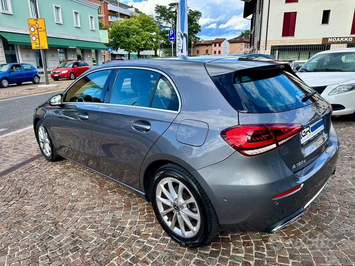 Usata Mercedes A180 116 CV (85 kW) 2019 Grigio Berlina