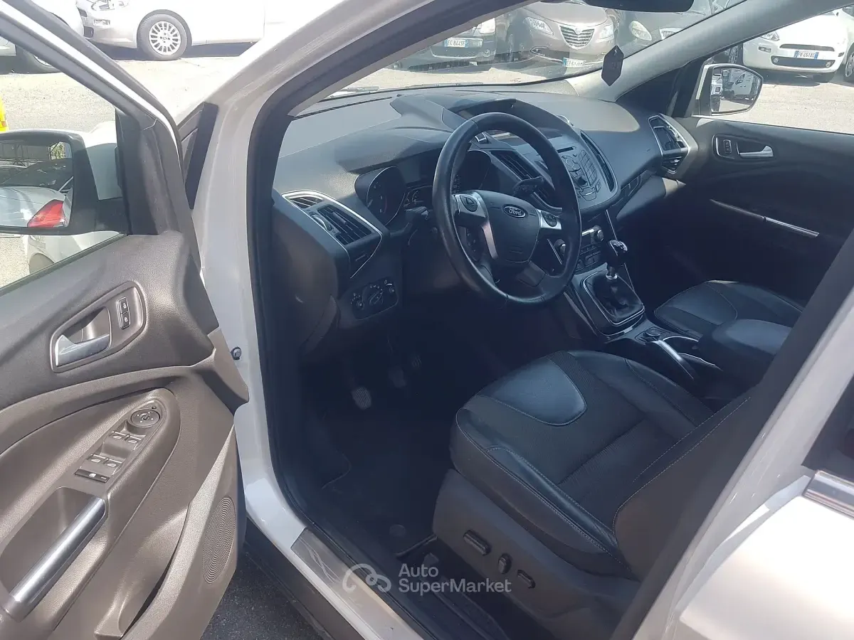 Begagnad Ford Kuga 150 HK (110 kW) 2015 Vit SUV