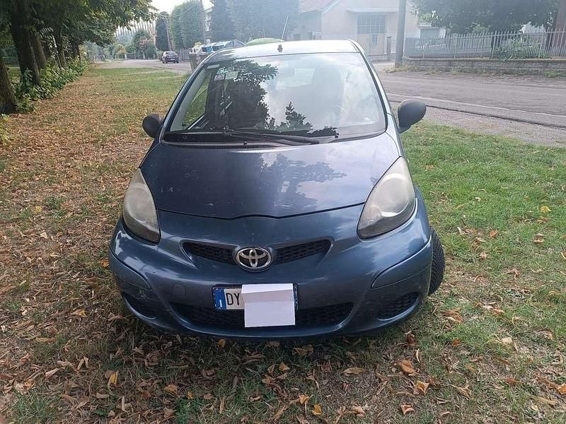 Usata Toyota Aygo 68 CV (50 kW) 2011 Blu/azzurro Utilitaria