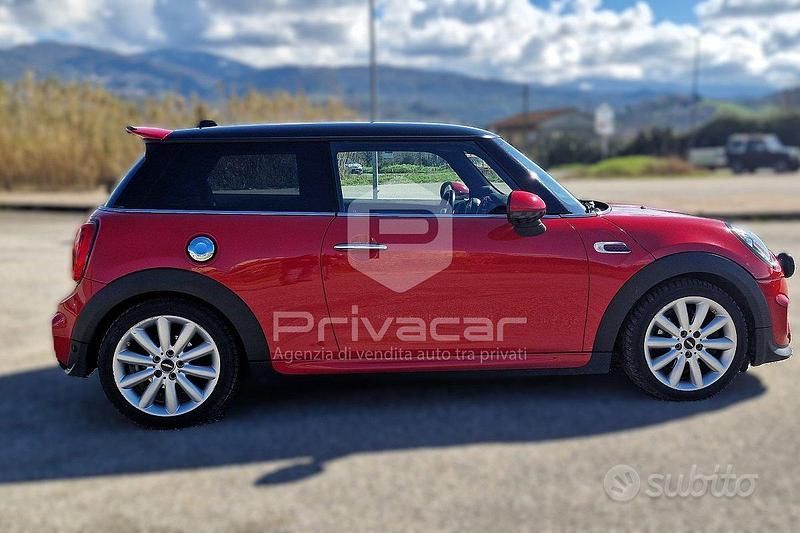 Begagnad Mini Cooper S Hype 211 HK (155 kW) 2016 Röd Halvkombi