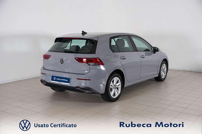 Usata VW Golf VIII Life 110 CV (80 kW) 2023 Grigio Utilitaria