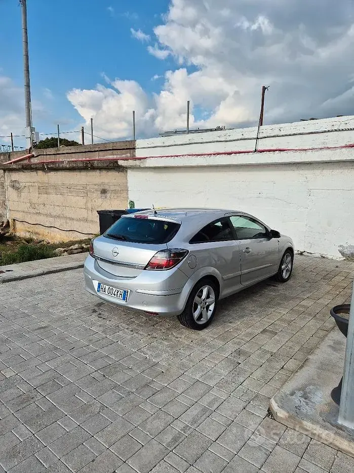 Usata Opel Astra GTC 101 CV (74 kW) 2009 Coupé