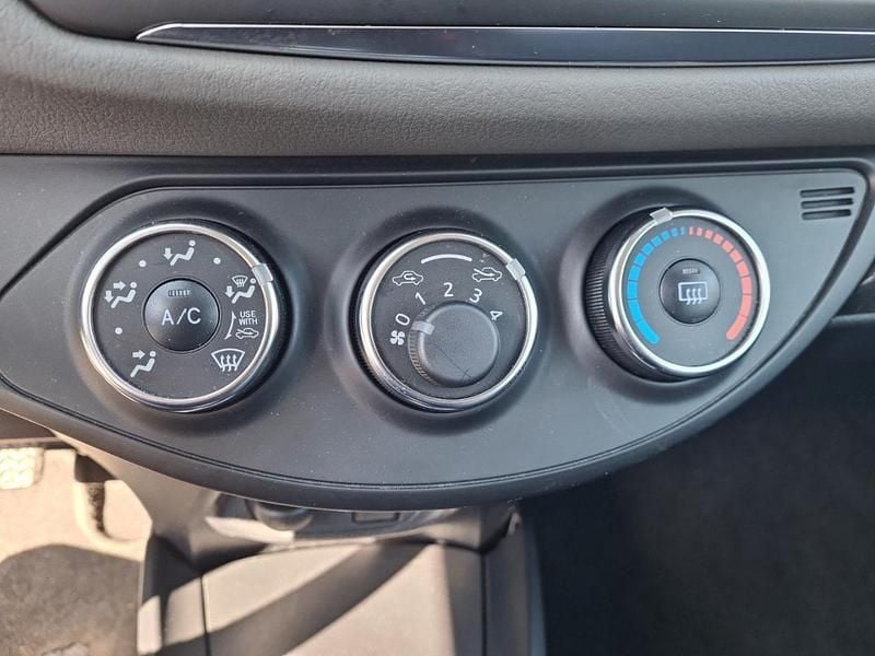 Usata Toyota Yaris 107 CV (78 kW) 2019 Bianco Utilitaria