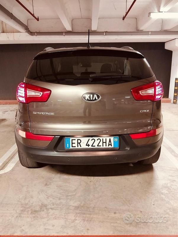Usata Kia Carens 115 CV (84 kW) 2013 Marrone Monovolume