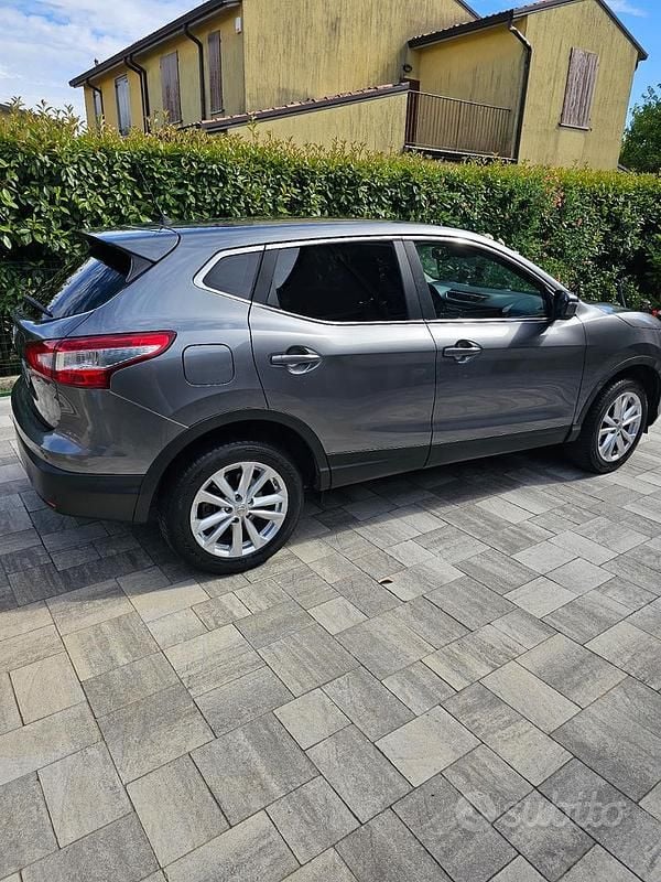Usata Nissan Qashqai 131 CV (96 kW) 2015 Grigio SUV