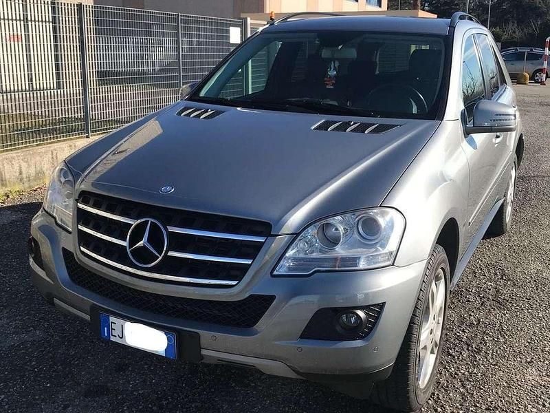 Argento Usata 2011 Mercedes ML350 Chrome SUV | 14.500 € (Buon prezzo) - Immagine 1/4