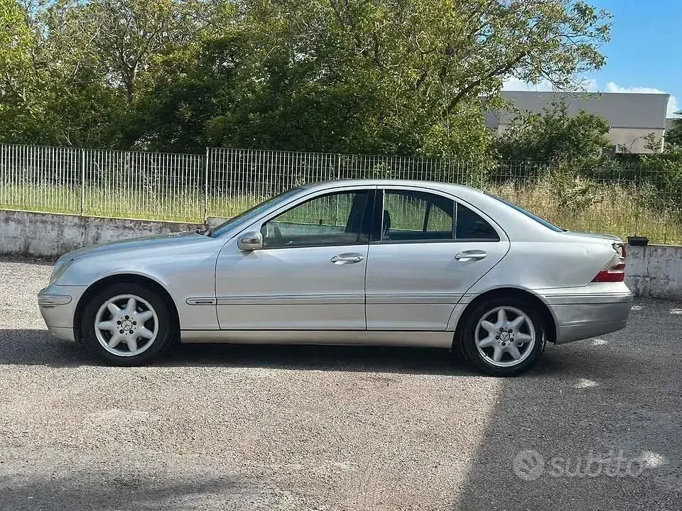 Usata Mercedes C220 231 CV (169 kW) 2004 Grigio Berlina