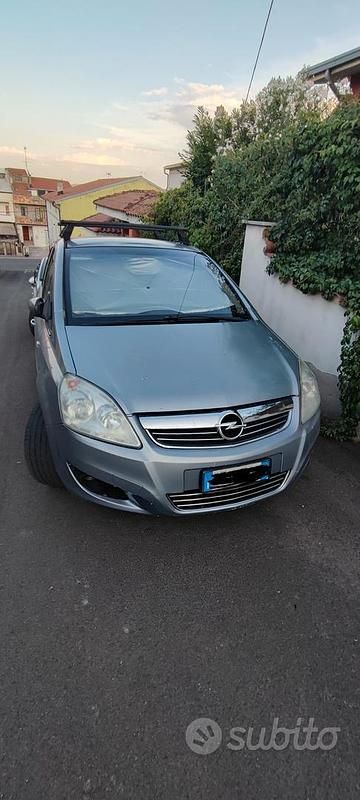Grigio Usata 2008 Opel Zafira Monovolume | 4100 € (Molto cara) - Immagine 1/4