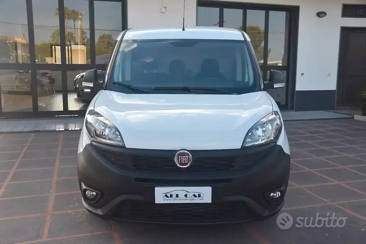 Usata Fiat Doblò Lounge 105 CV (77 kW) 2021 Bianco Monovolume