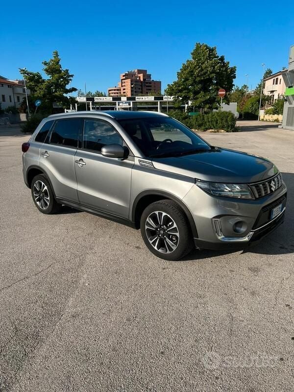Usata Suzuki Vitara 129 CV (94 kW) 2020 Grigio SUV
