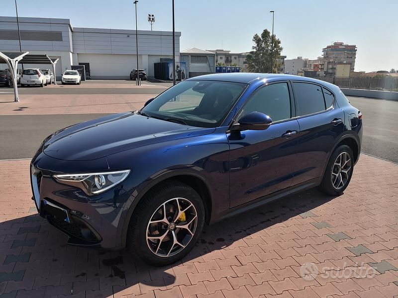 Blu Usata 2018 Alfa Romeo Stelvio SUV | 20.000 € - Immagine 1/4