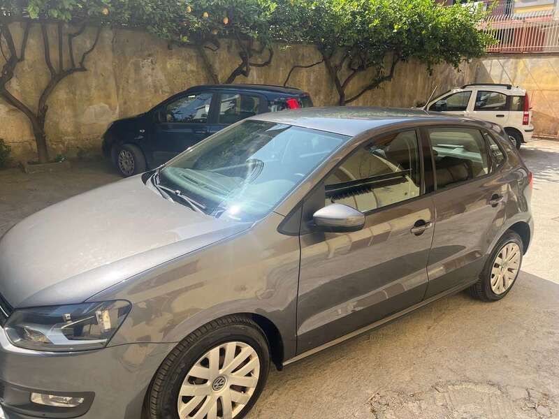 Grigio Usata 2013 VW Polo Comfortline Tre volumi | 4500 € (Super prezzo) - Immagine 1/4
