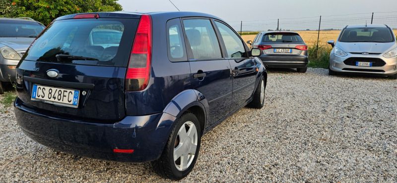 Usata Ford Fiesta 75 CV (55 kW) 2004 Blu Utilitaria