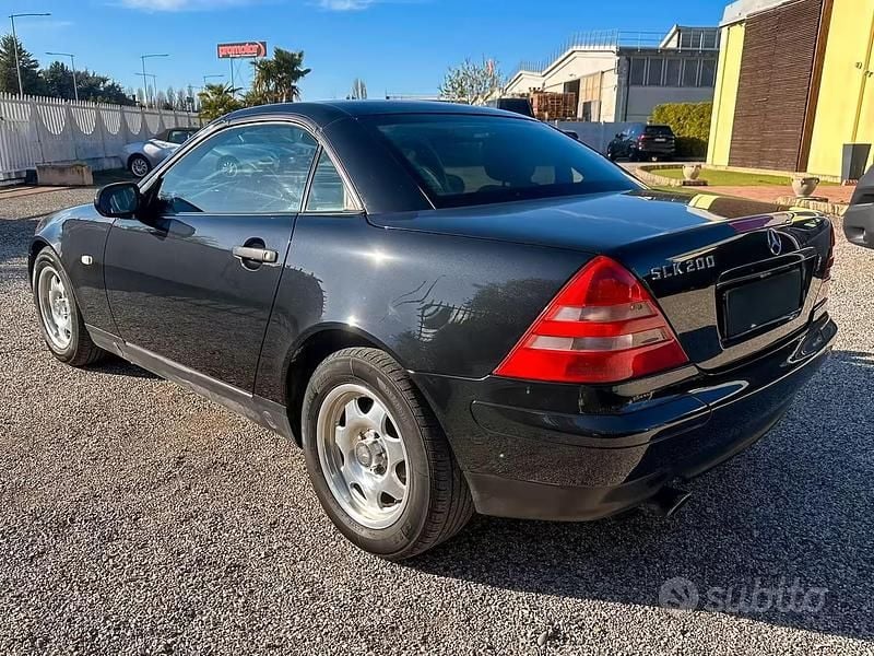 Usata Mercedes SLK200 135 CV (99 kW) 1998 Nero Cabrio