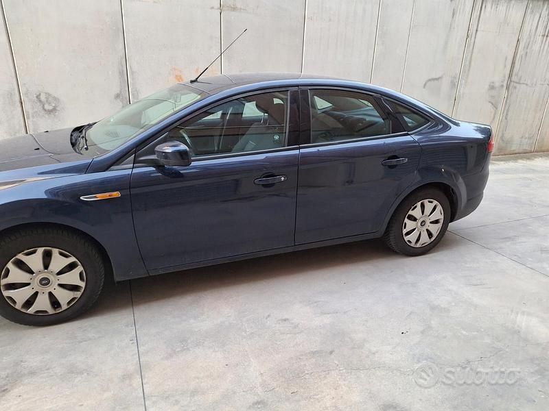 Usata Ford Mondeo Ghia 125 CV (91 kW) 2009 Blu Berlina