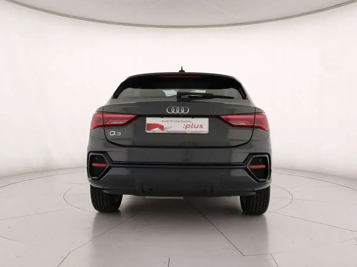 Usata Audi Q3 Sportback Business Plus 150 CV (110 kW) 2023 Grigio atomico metallizzato SUV