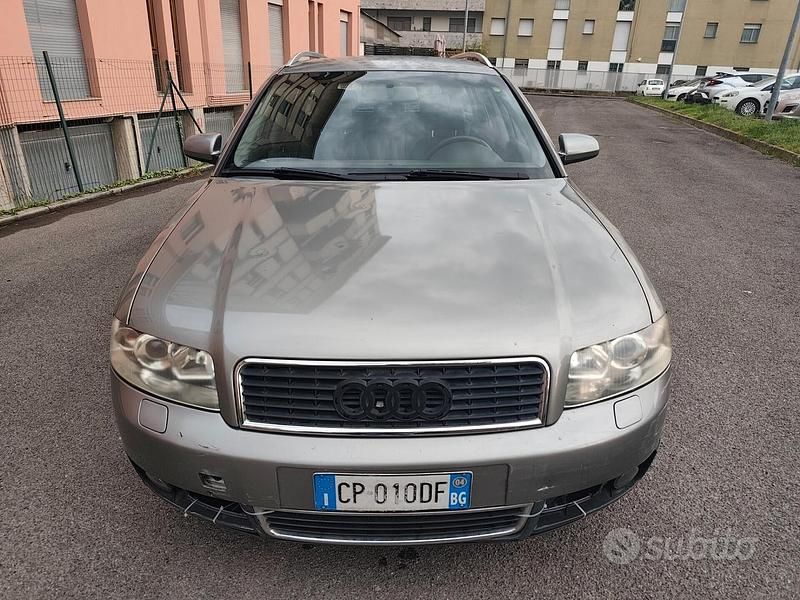 Gebraucht Audi A4 130 PS (95 kW) 2004 Grau Kombi