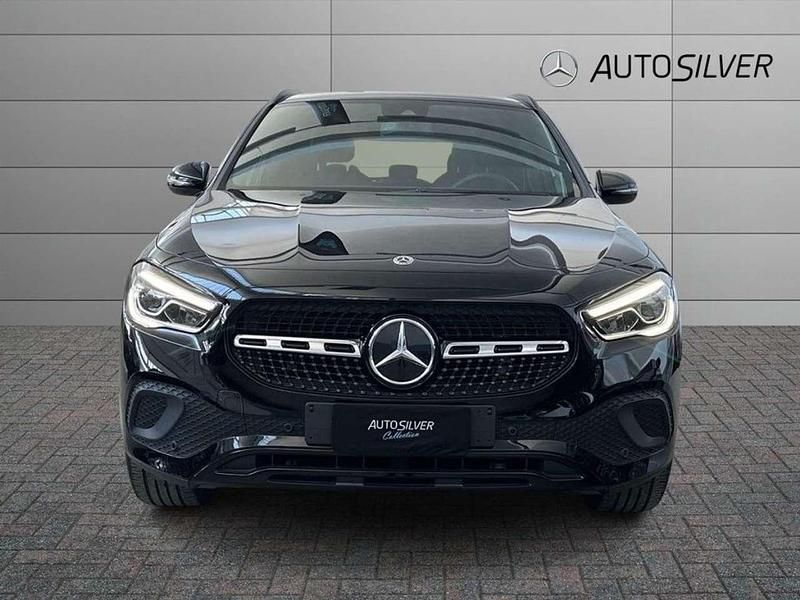 Usata Mercedes GLA180 136 CV (100 kW) 2023 Nero / pastello SUV