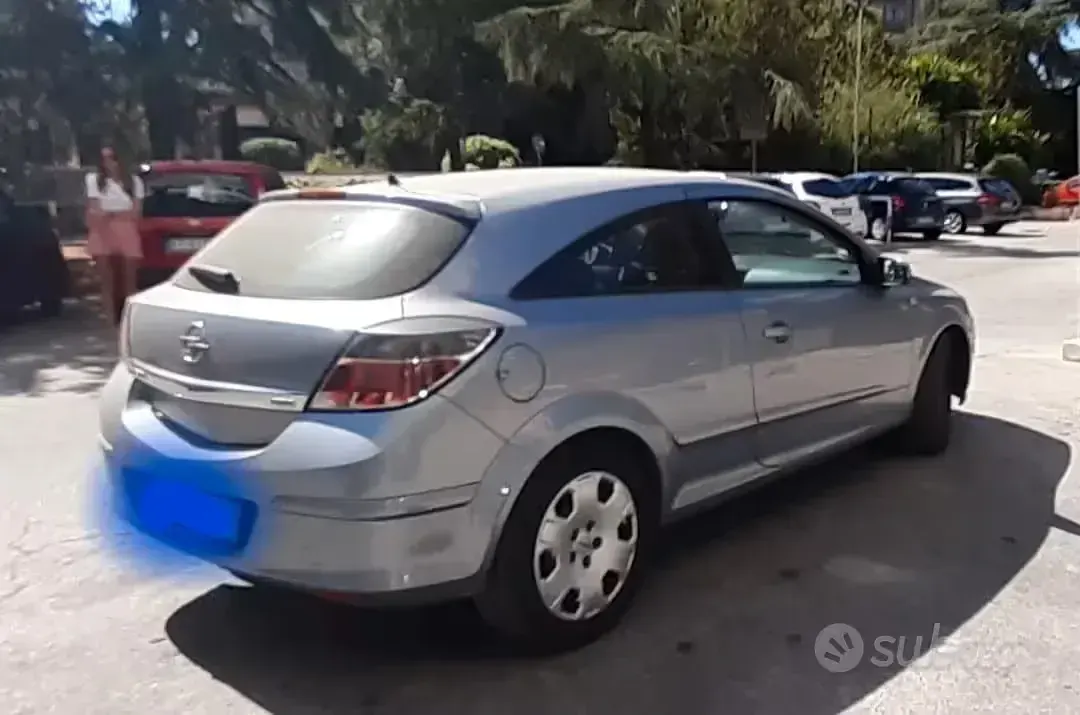 Usata Opel Astra GTC 101 CV (74 kW) 2005 Grigio Berlina