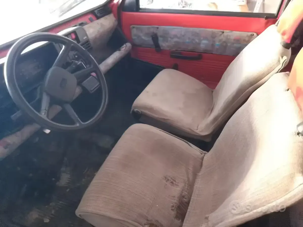 Usata Fiat 750 34 CV (25 kW) 1987 Rosso Berlina