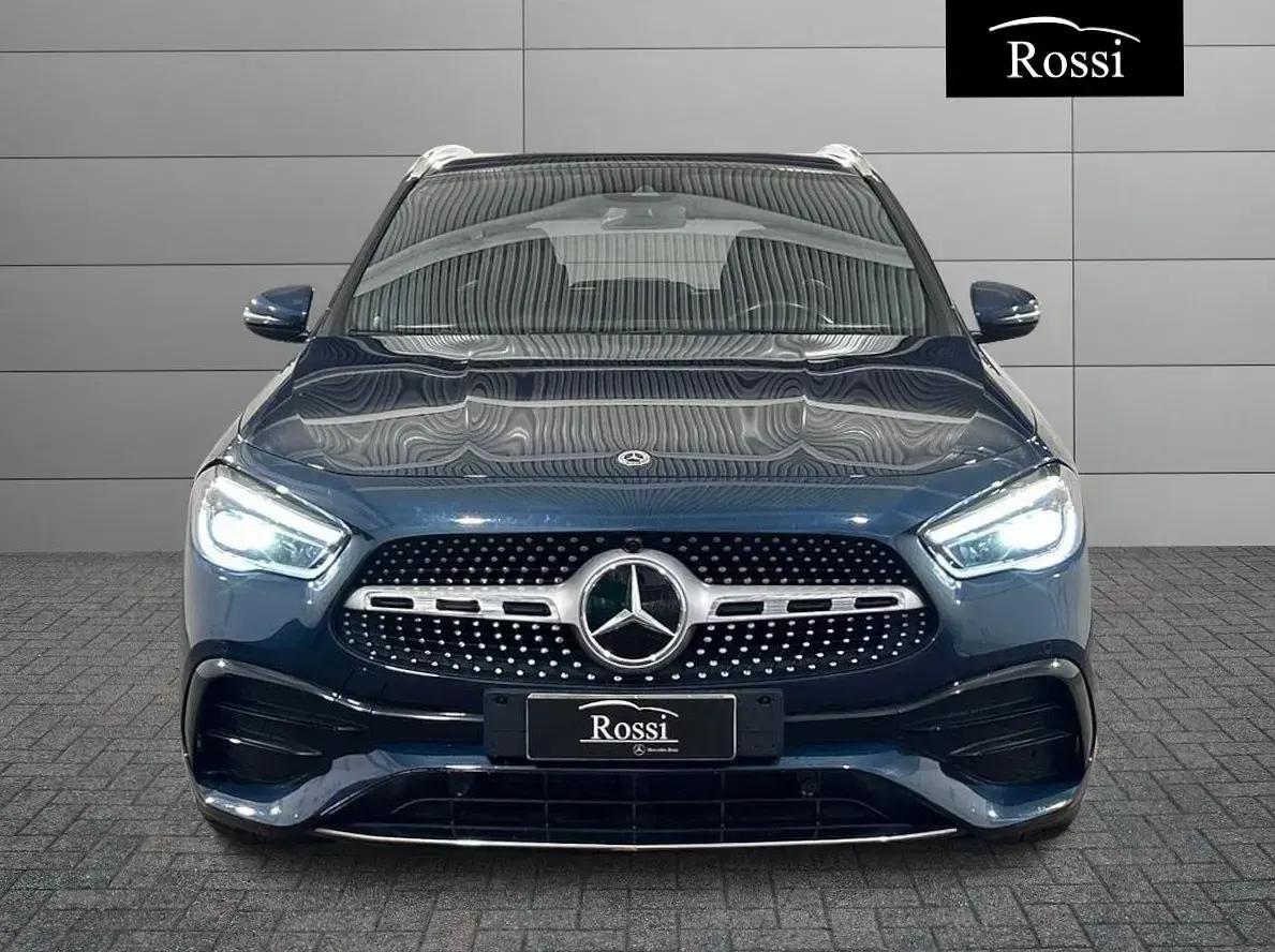 Usata Mercedes GLA200 150 CV (110 kW) 2023 Blu metallizzato SUV