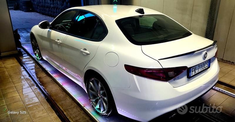 Bianco Usata 2016 Alfa Romeo Giulia Tre volumi | 12.000 € (Ottimo prezzo) - Immagine 1/4