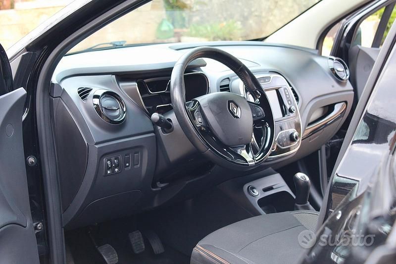 Usata Renault Captur 90 CV (66 kW) 2013 Nero SUV