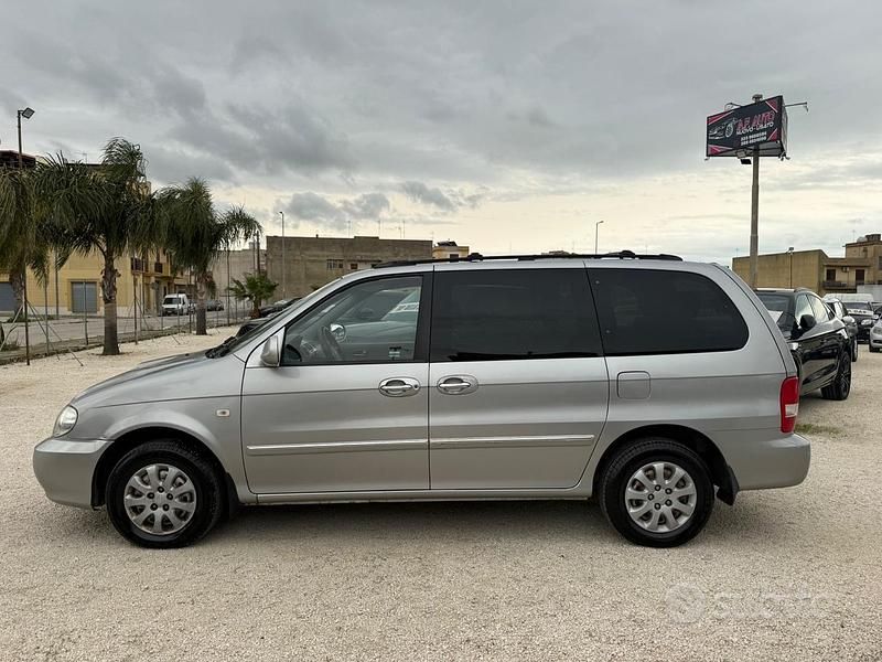 Usata Kia Carnival Comfort 145 CV (106 kW) 2004 Grigio Monovolume