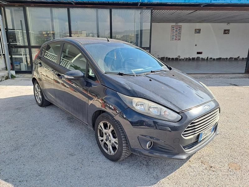 Usata Ford Fiesta 75 CV (55 kW) 2014 Nero Utilitaria